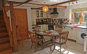 Lupin Cottage At Boningale Manor